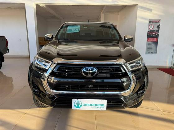 TOYOTA HILUX 2.8 D-4D TURBO DIESEL CD SRX 4X4 AUTOMÁTICO TOYOTA HILUX 2.8 D-4D TURBO DIESEL CD SRX 4X4 AUTOMÁTICO
